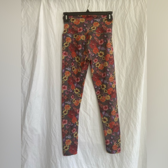 Beyond Yoga Pressed Flowers SoftMark High Waisted Midi Legging Size Small - Picture 4 of 16